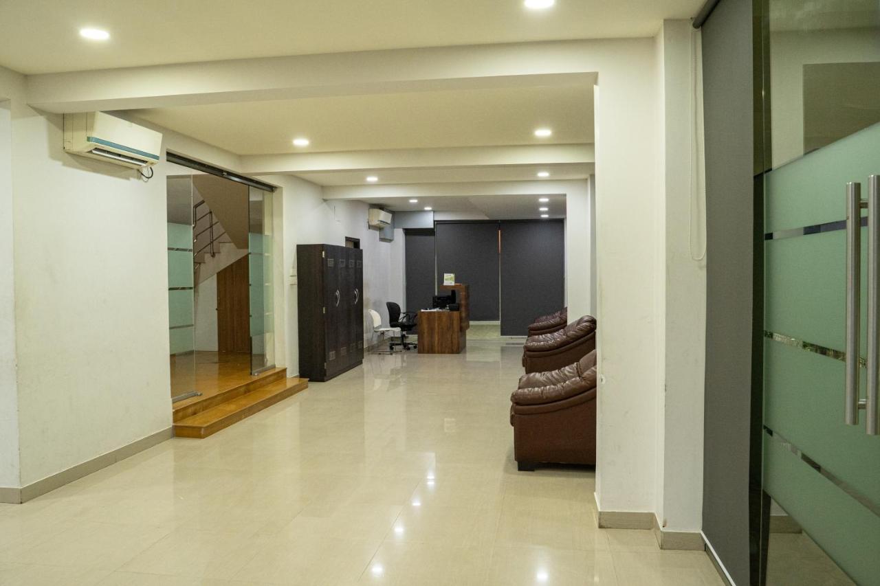 Nk7 Guest House Колката Екстериор снимка